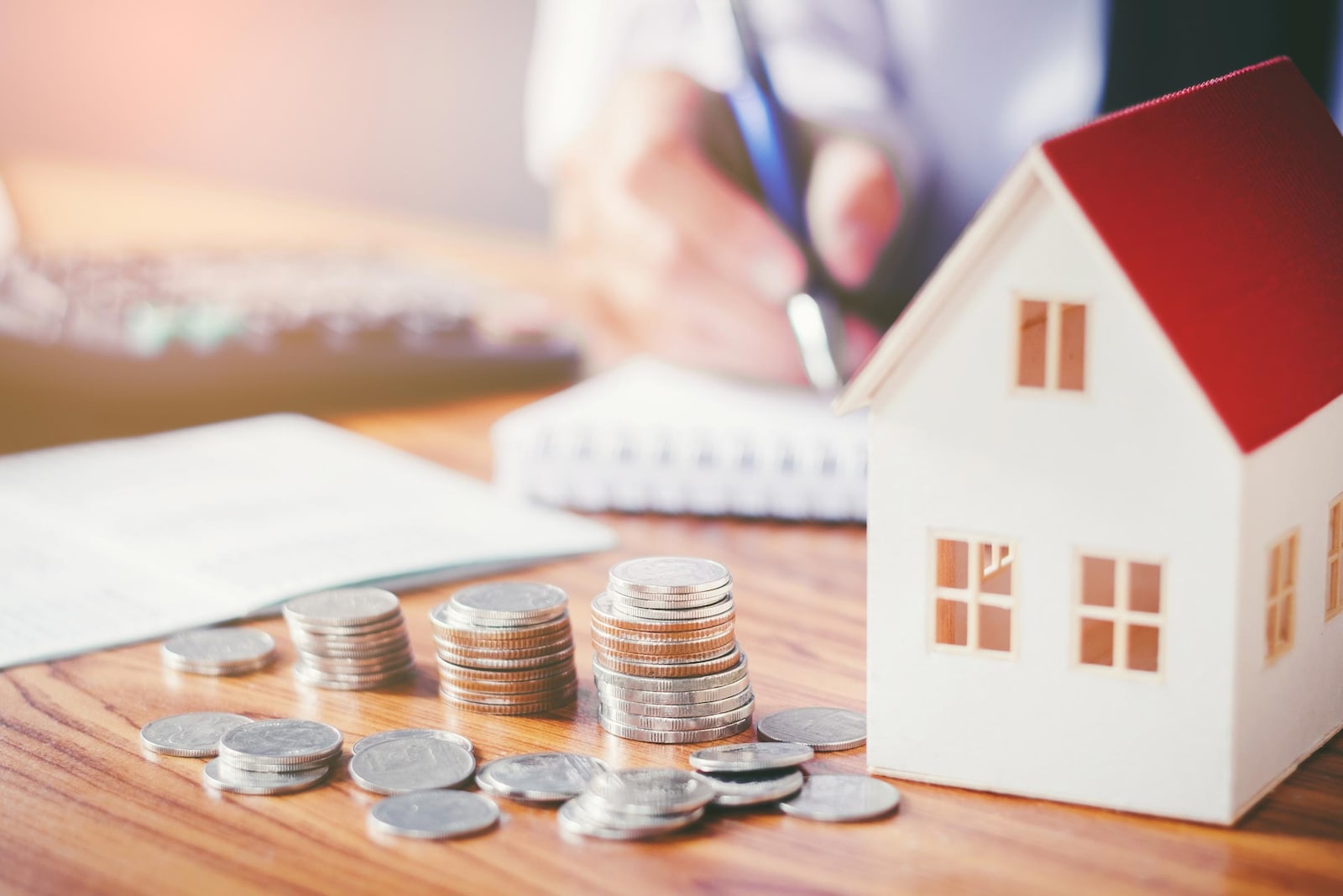 ¿Qué paga el comprador y el vendedor de una vivienda?