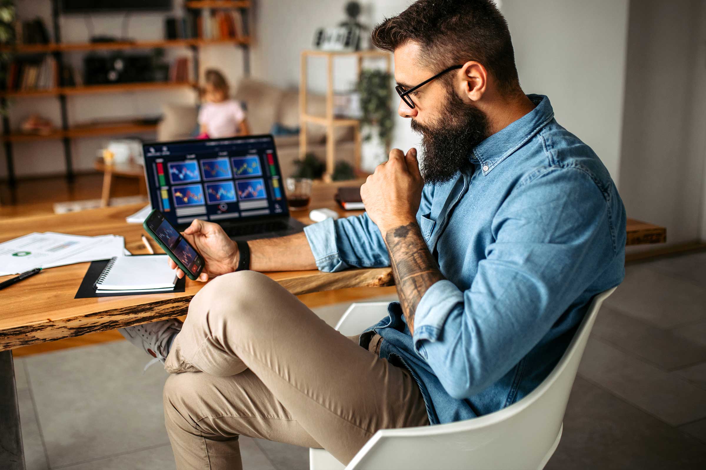 gizona mugikorra kontsultatzen