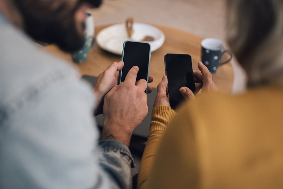 Enpresariek BBVA Cobros app-etik kudeatzen ditu bere mugikorreko STren transakzioak