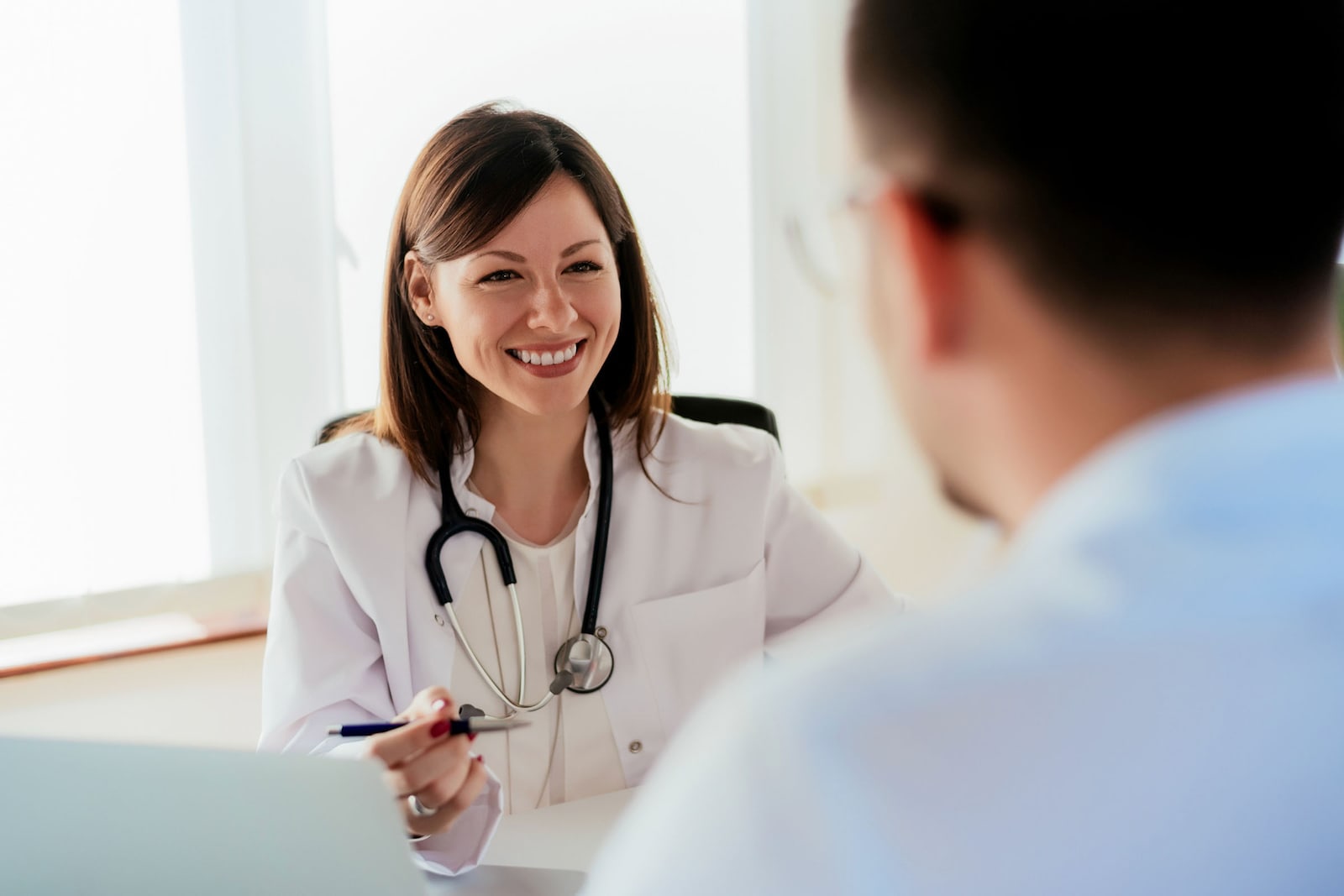 ¿Se puede ir a un médico privado sin seguro de salud?