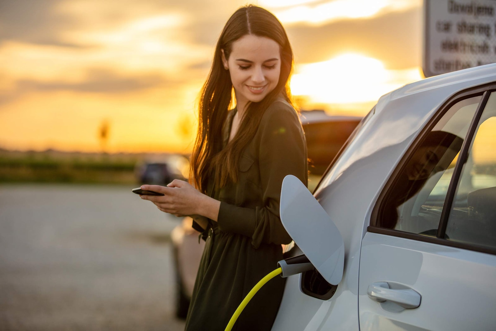 como cargar un coche electrico