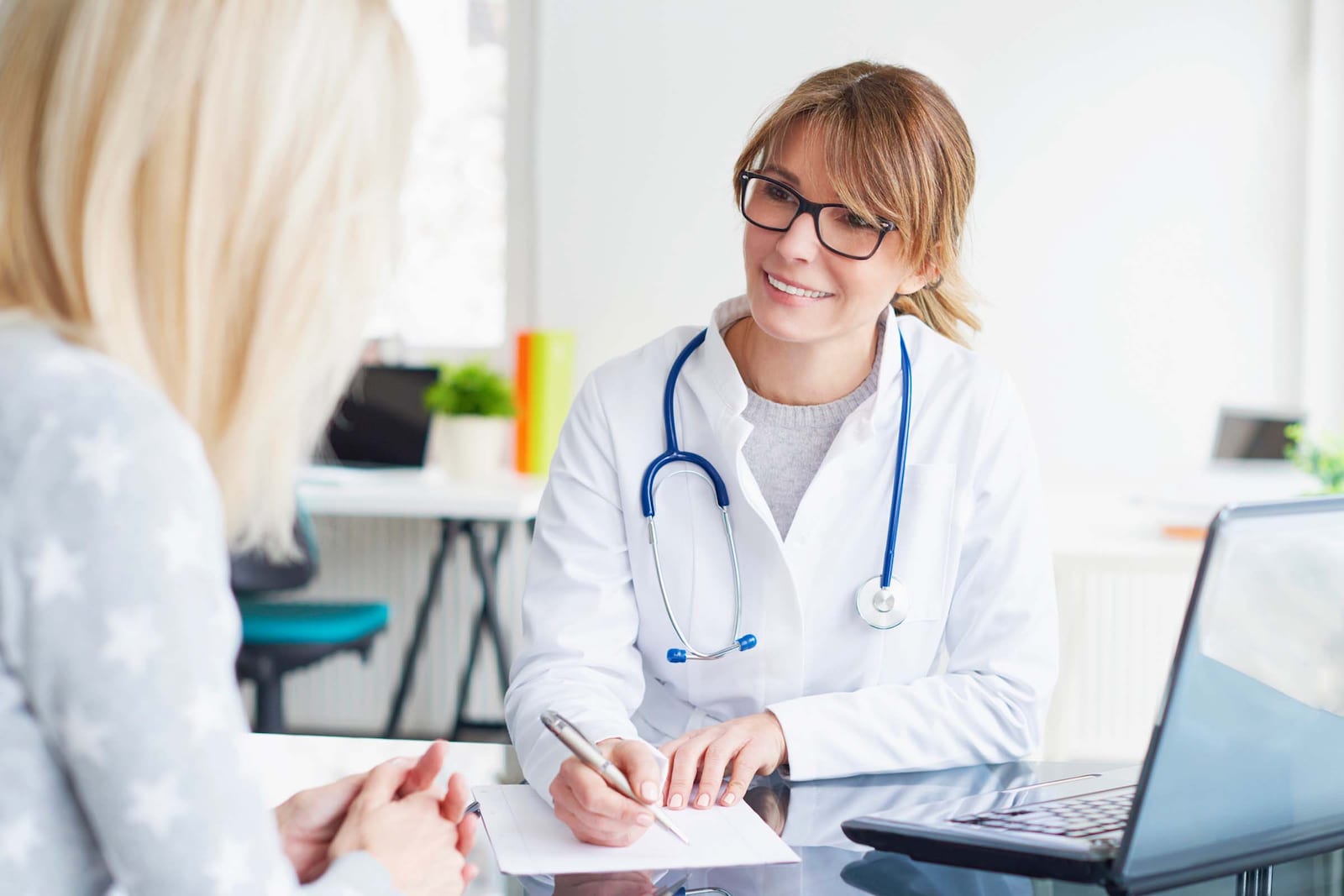 ¿Qué seguros médicos cubren la cirugía plástica?